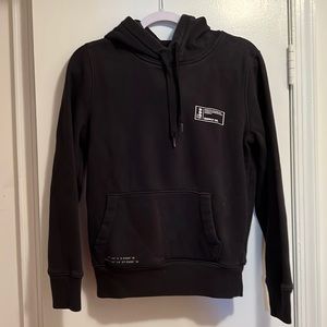 Hollister black hoodie xs look like new !!